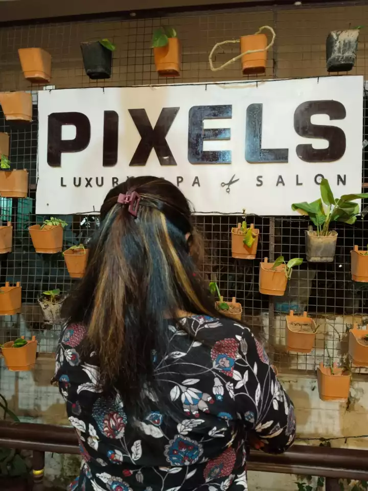 Pixels Luxury Salon