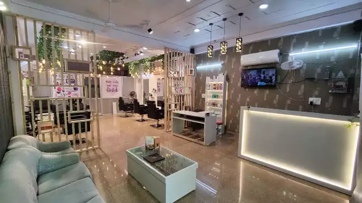 BLACK SCISSOR UNISEX SALON