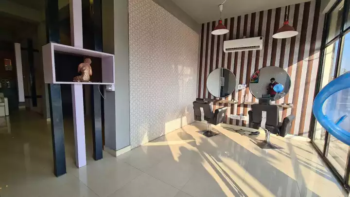 THE HIVE SALON
