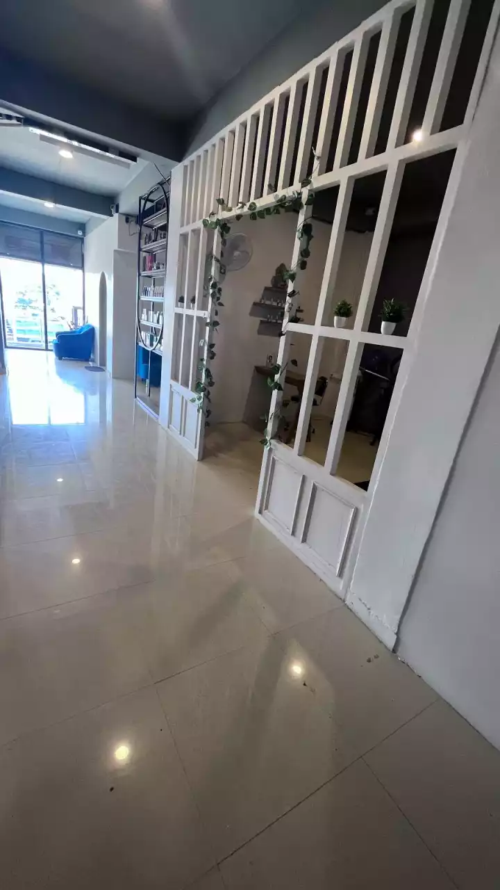 THE HIVE SALON
