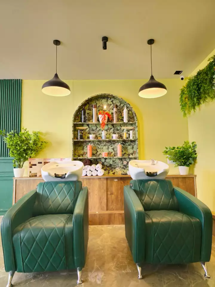 THE HIVE SALON