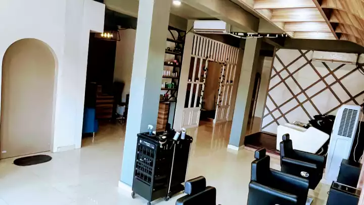Portfolio image from THE HIVE SALON