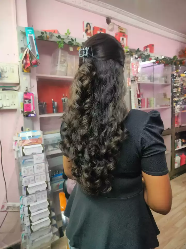 Hi Tech Beauty Parlour