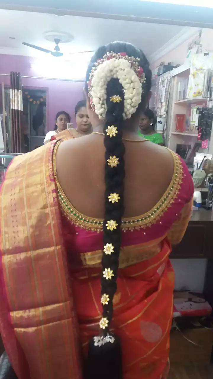 Hi Tech Beauty Parlour