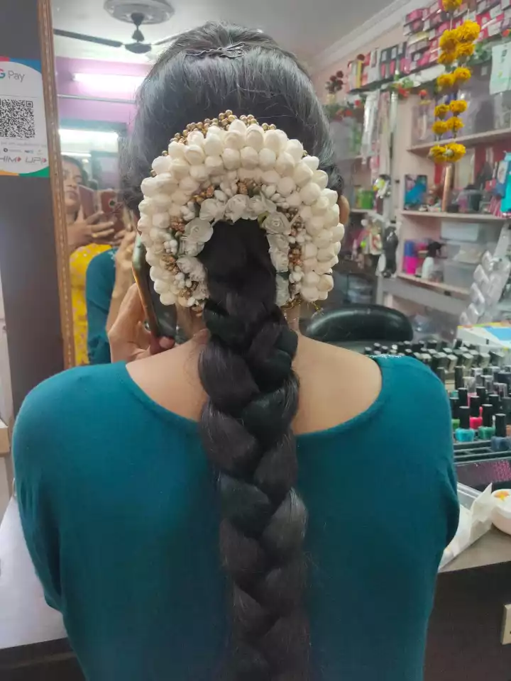 Hi Tech Beauty Parlour
