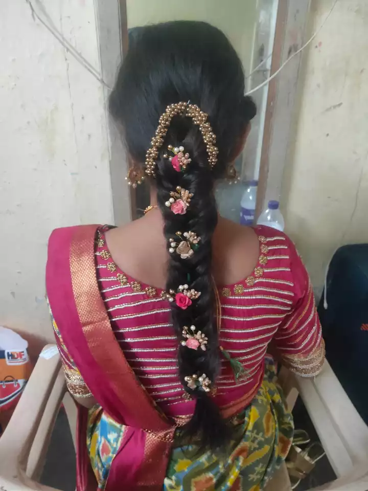 Hi Tech Beauty Parlour
