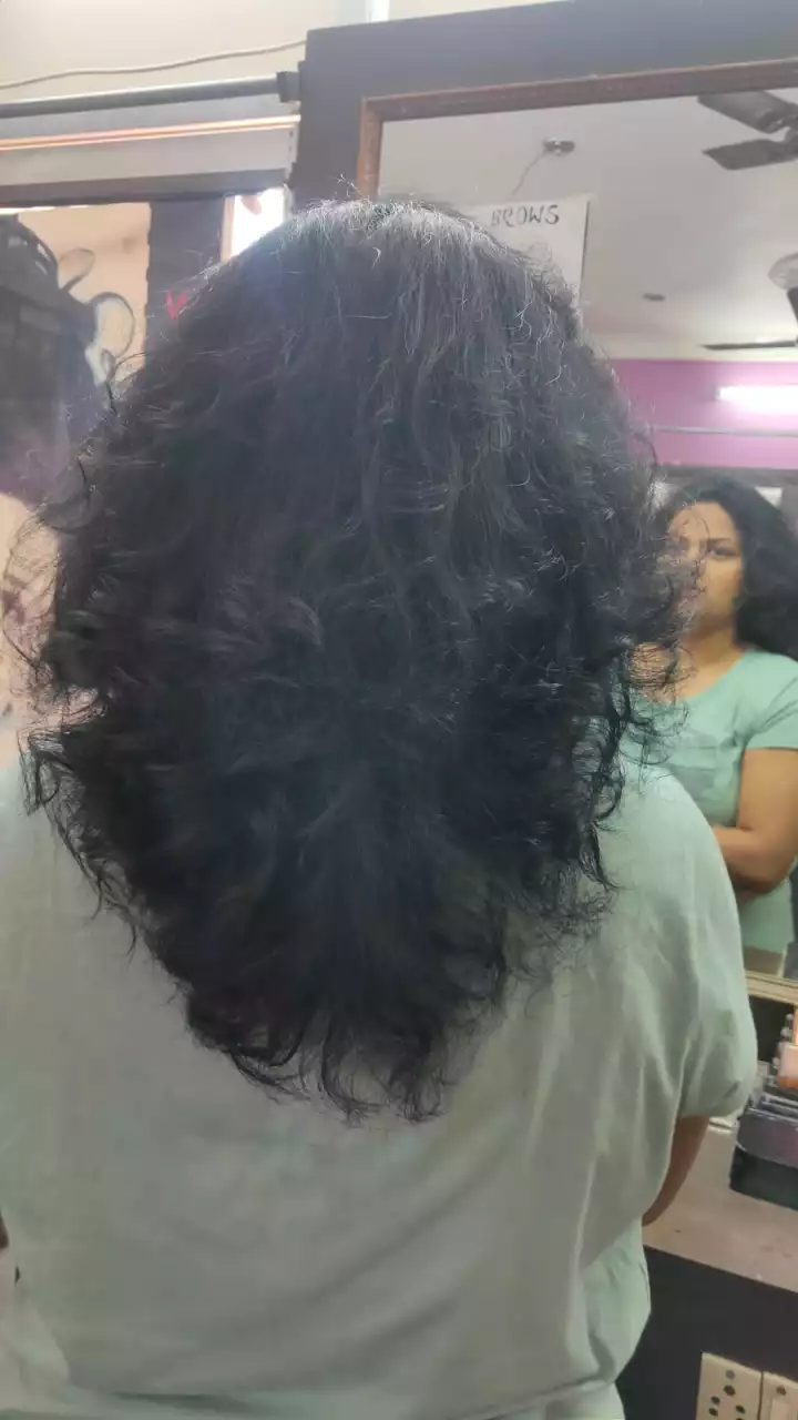 Hi Tech Beauty Parlour
