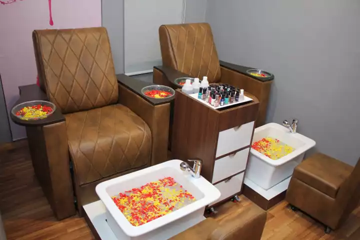 Urban Studio Unisex Salon & Makeover