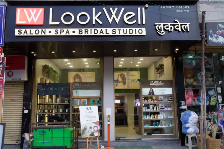 Salon in Kalyan