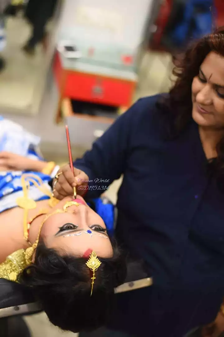 Dream World Beauty Parlour & Academy