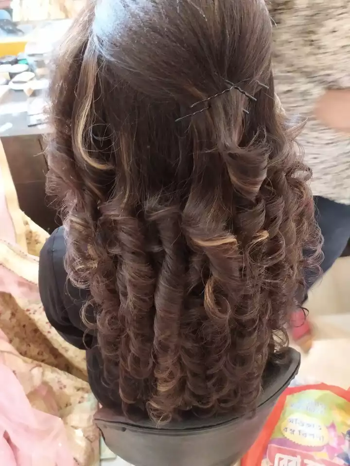 Dream World Beauty Parlour & Academy