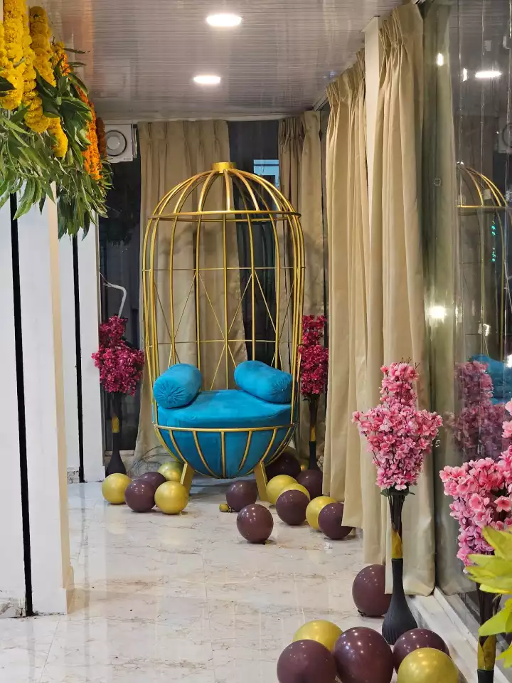 Mist Unisex Salon