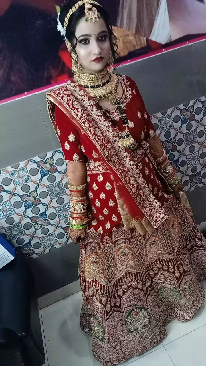 Chitra Beauty Parlour
