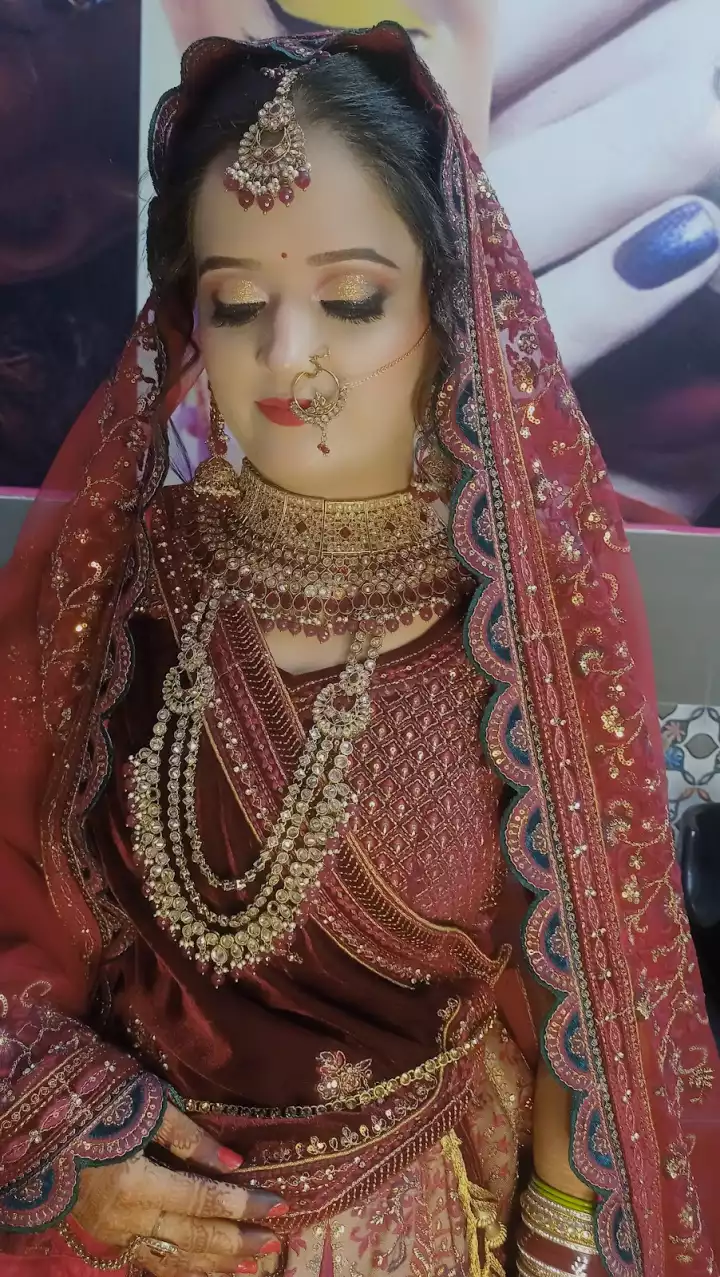 Chitra Beauty Parlour