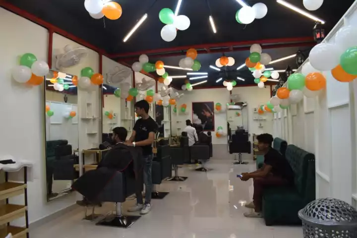 Absolute Makeover Unisex Salon