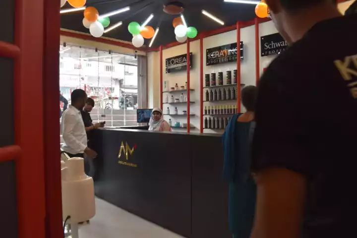 Absolute Makeover Unisex Salon