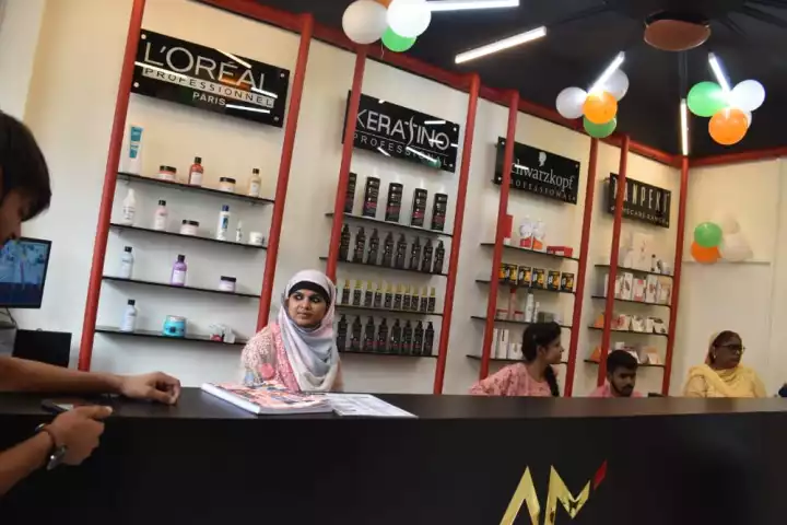 Absolute Makeover Unisex Salon