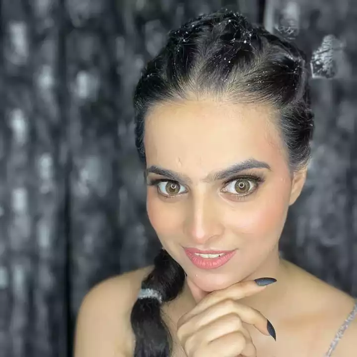 Ayushi Dixit Makeup artist