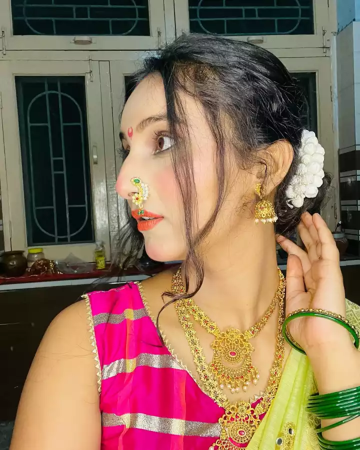 Ayushi Dixit Makeup artist