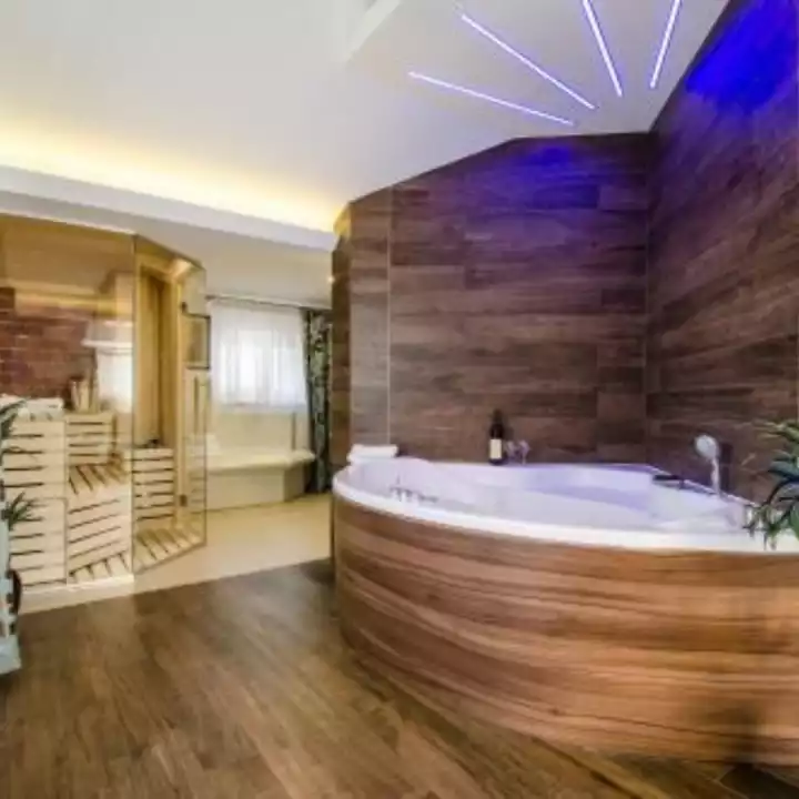 LA Angel Unisex Spa Saloon