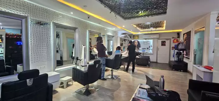shri mast luxury unisex salon