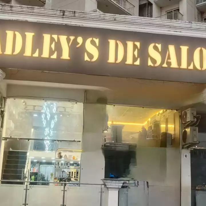 Adleys De Salon