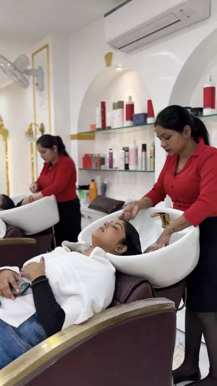 BOLLYWOOD MAKEUP STUDIO
