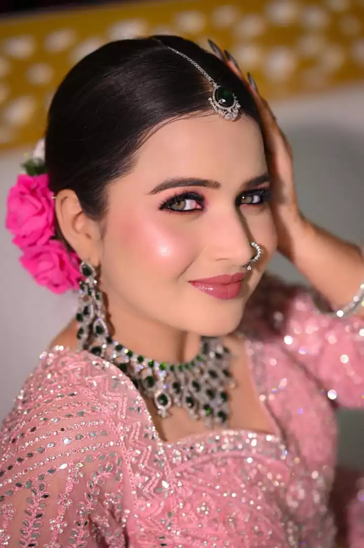 BOLLYWOOD MAKEUP STUDIO