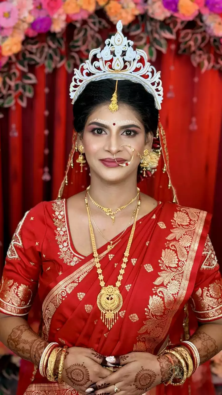 Mouparnaz Makeover - Professional Makeup Stylist & Academy