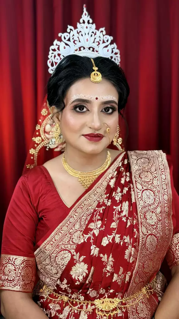 Mouparnaz Makeover - Professional Makeup Stylist & Academy