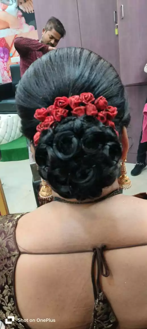 Mr. & Mrs. Unisex Beauty Salon