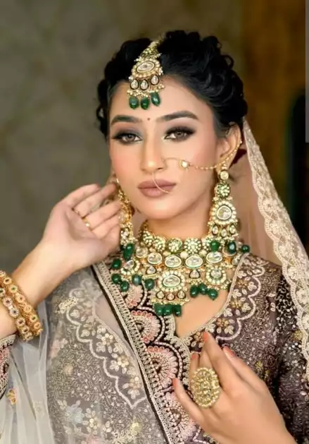 Salon in Agra