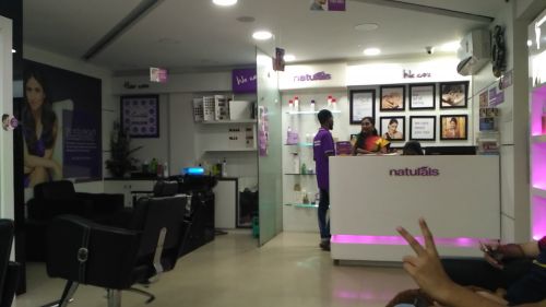 Naturals Unisex Salon & Spa