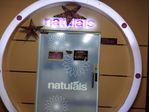 Naturals Unisex Salon And Spa