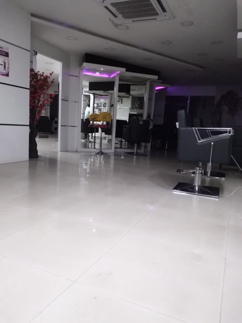 Naturals Unisex Salon And Spa