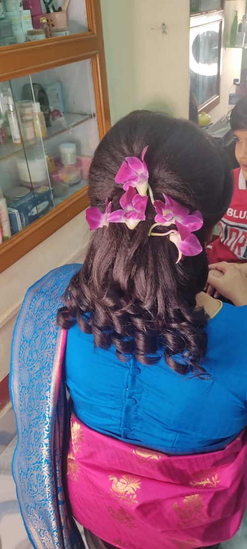 Touch & Glow Ladies Beauty Parlour