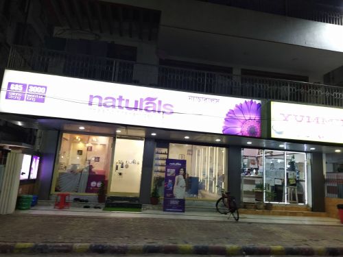 Naturals Salon