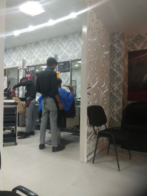 Saloon lounge