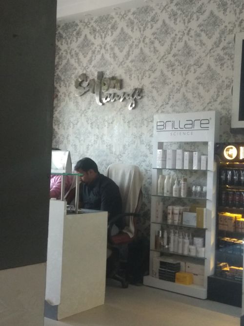 Saloon lounge