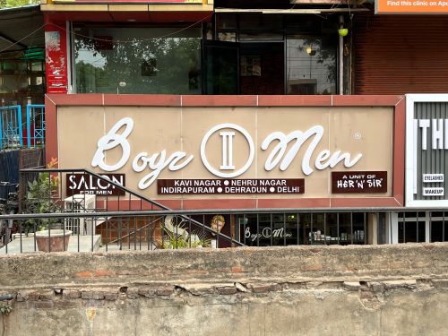 BOYS 2 men the saloon