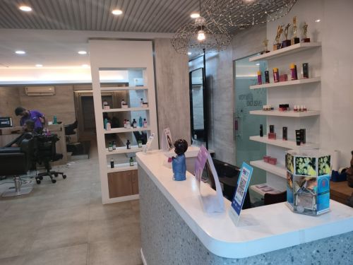 needed beauticians for work in salon
