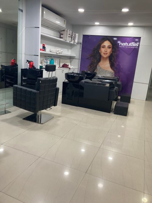 Naturals Hair And Beauty Salon