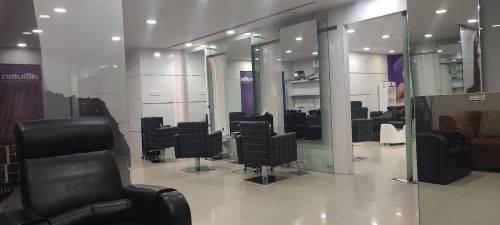 Naturals Hair And Beauty Salon