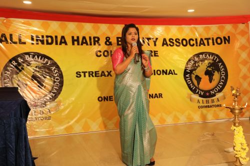 view ladies beauty parlour