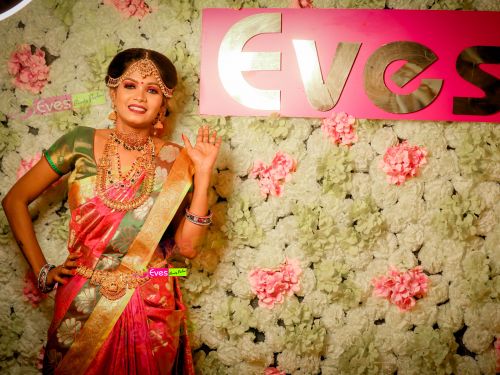 view ladies beauty parlour