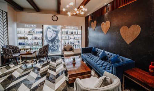 You like hair cutting saloon