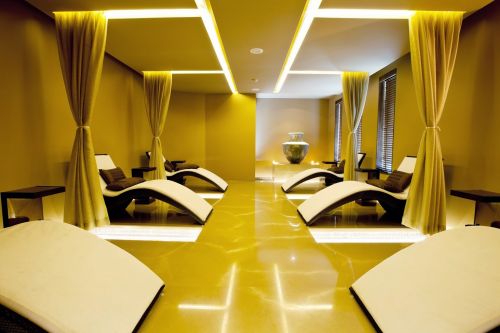 Warren Tricomi Salon