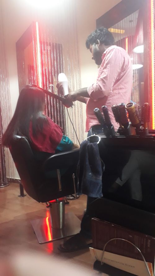 Khushas Salon