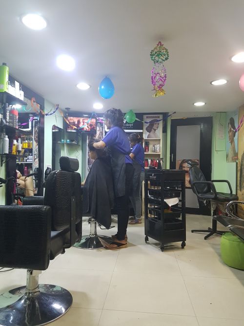 Trinity Corner Unisex Hair & Beauty Parlour Spa