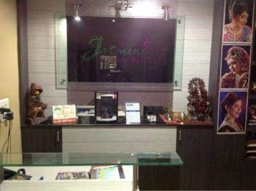 Jasmin Beauty Parlour And Classes